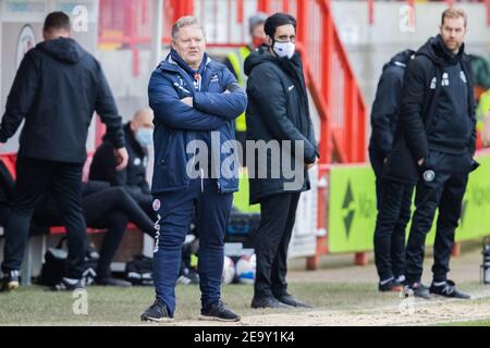 Crawley, Großbritannien. Februar 2021, 06th. John Yems, Head Coach des Crawley Town FC in Crawley, Großbritannien am 2/6/2021. (Foto von Jane Stokes/News Images/Sipa USA) Quelle: SIPA USA/Alamy Live News Stockfoto