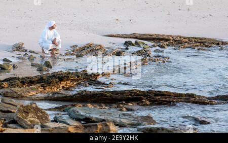 emiratian an einem Strand in den Vereinigten Arabischen Emiraten Stockfoto