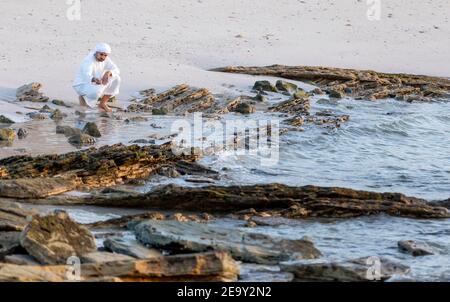 emiratian an einem Strand in den Vereinigten Arabischen Emiraten Stockfoto