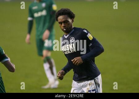 LONDON, ENGLAND. FEB 6th: Mahlon Romeo von Millwall feiert nach dem Tor während der Sky Bet Championship Spiel zwischen Millwall und Sheffield Mittwoch in Den, London am Samstag, 6th. Februar 2021. (Quelle: Federico Maranesi) Quelle: MI News & Sport /Alamy Live News Stockfoto