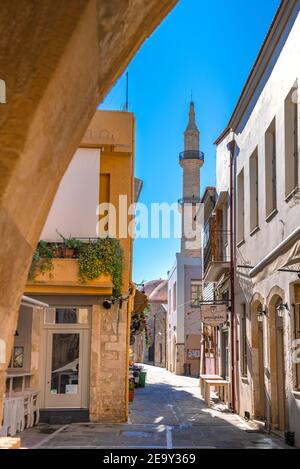 Straßen und alte Gebäude in der Altstadt von Rethymno, Kreta, Griechenland Stockfoto