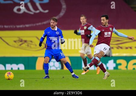 Burnley, Großbritannien. Februar 2021, 06th. Dwight McNeil #11 von Burnley übergibt den Ball in Burnley, Großbritannien am 2/6/2021. (Foto von Conor Molloy/News Images/Sipa USA) Quelle: SIPA USA/Alamy Live News Stockfoto