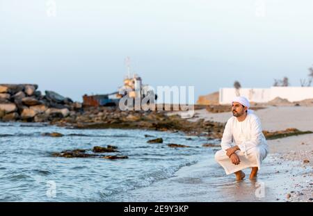 emiratian an einem Strand in den Vereinigten Arabischen Emiraten Stockfoto