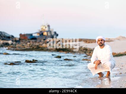 emiratian an einem Strand in den Vereinigten Arabischen Emiraten Stockfoto