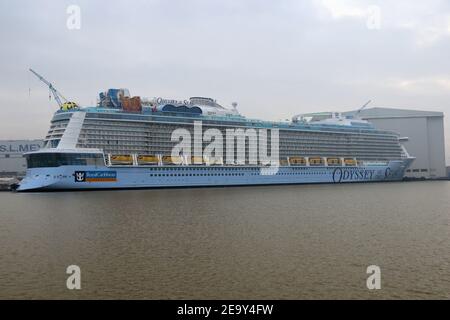 Das neue Kreuzfahrtschiff Odyssey of the Seas liegt am 1. Januar 2021 vor der Meyer Werft in Papenburg Stockfoto