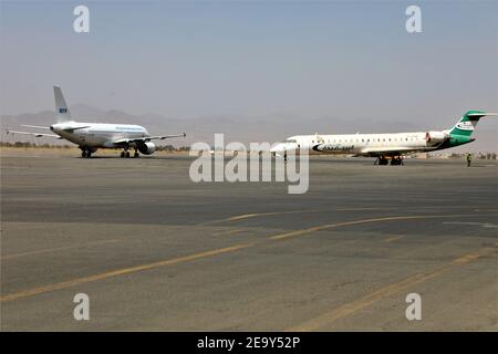 Jemen, Sana'a – 6. Februar 2021: Ein WFP-Flugzeug landet auf dem Sana'a International Airport mit Hilfsmitteln für den Jemen. Stockfoto