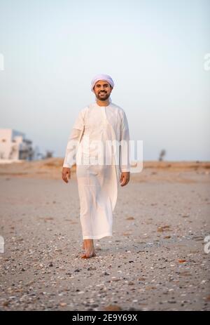 emiratian an einem Strand in den Vereinigten Arabischen Emiraten Stockfoto