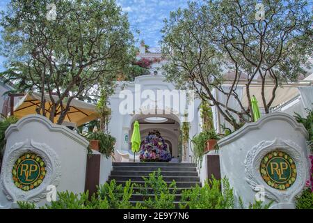 Insel Capri, Tyrrhenisches Meer, Italien - Mai 18 2016: Eingang zum Hotel La Palma. Außenansicht des Hotels La Palma mit schönen mediterranen Pflanzen Stockfoto