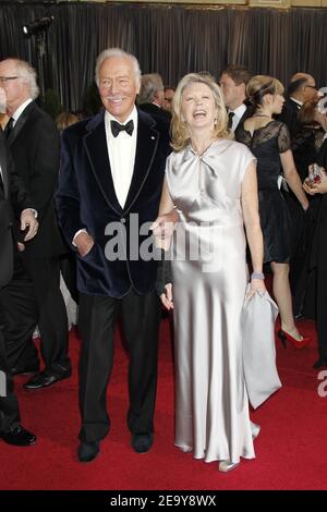 OSCARS - Red Carpet - Schauspieler Christopher Plummer mit seiner Frau, Schauspielerin Elaine Taylor auf dem roten Teppich während der Academy Awards 84th in Los Angeles am 26. Februar 2012. Foto von Francis Specker Stockfoto