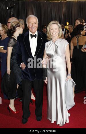 OSCARS - Red Carpet - Schauspieler Christopher Plummer mit seiner Frau, Schauspielerin Elaine Taylor auf dem roten Teppich während der Academy Awards 84th in Los Angeles am 26. Februar 2012. Foto von Francis Specker Stockfoto