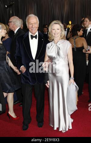 OSCARS - Red Carpet - Schauspieler Christopher Plummer mit seiner Frau, Schauspielerin Elaine Taylor auf dem roten Teppich während der Academy Awards 84th in Los Angeles am 26. Februar 2012. Foto von Francis Specker Stockfoto
