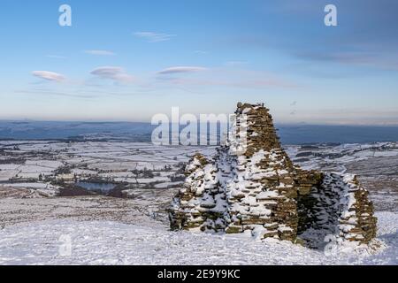 Stone Cairns auf Dem Nab Hill, in der Nähe von Oxenhope, markiert die Lage der Stanza Stones. Eine 80 km lange Strecke von Marsden nach Ilkley. Stockfoto