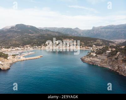 Luftaufnahme, Drohne, Vogelperspektive auf Soller Hafen in Palma de Mallorca, Balearen, Spanien Stockfoto