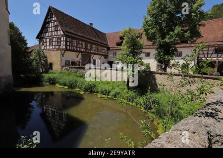 DEUTSCHLAND, ROTTWEIL, SULZ AM NECKAR, GLATT, 02. JUNI 2019: Graben und Gebäude des Schlosses in Glatt Stockfoto