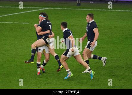 Twickenham, Großbritannien. Februar 2021, 06th. Twickenham Stadium, London 6th Feb 2021 Schottland feiert Sieg über England bei der letzten Pfeife Bildquelle: Kredit: Mark Pain/Alamy Live Nachrichten Stockfoto