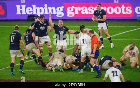 Twickenham, Großbritannien. Februar 2021, 06th. Twickenham Stadium, London 6th Feb 2021 Schottland feiert den Sieg über England beim Schlusspfiff. Bild-Kredit : Kredit: Mark Pain/Alamy Live Nachrichten Stockfoto