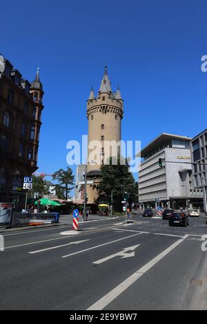 DEUTSCHLAND, FRANKFURT AM MAIN - 31. AUGUST 2019: Eschenheimer Turm in Frankfurt Stockfoto