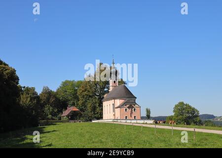 DEUTSCHLAND, BAYERN, WAGING AM SEE - 21. SEPTEMBER 2019: Wallfahrtskirche Mariä Heimsuchung (Mühlberg) Stockfoto