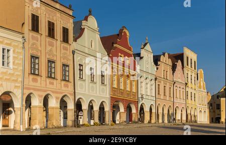 Bunte Häuser auf dem Marktplatz in Telc, Tschechische Republik Stockfoto