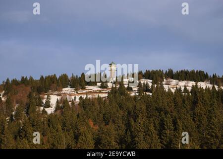 Der Feldbergturm befindet sich auf dem höchsten Gipfel von Der Schwarzwald in Deutschland Stockfoto