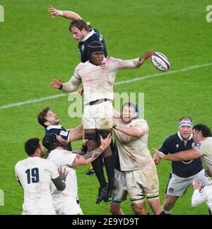 Twickenham, Großbritannien. Februar 2021, 06th. Twickenham Stadium, London 6th Feb 2021 Englands Maro Itoje während ihres Six Nations-Spiels gegen Schottland. Bild-Kredit : Kredit: Mark Pain/Alamy Live Nachrichten Stockfoto