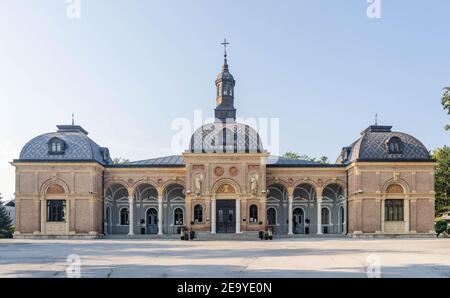 Zagreb, Kroatien - 9. Aug 2020: Außenansicht des Friedhofs von Mirogoj nach dem Erdbeben von 2020 Stockfoto