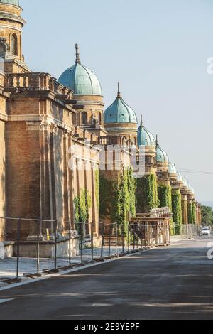 Zagreb, Kroatien - 9. Aug 2020: Außenansicht des Friedhofs von Mirogoj nach dem Erdbeben von 2020 Stockfoto