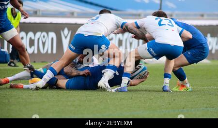 Rom, Italien. Februar 2021, 06th. Brice Dulin (Frankreich) im Ruck während der sechs Nationen Meisterschaft Rugby-Union-Spiel 6 zwischen Italien und Frankreich am 2021. Januar 2021 im Stadio Olimpico in Rom, Italien - Photo Nderim Kaceli / DPPI / LM Credit: Gruppo Editoriale LiveMedia/Alamy Live News Stockfoto