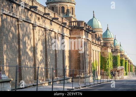 Zagreb, Kroatien - 9. Aug 2020: Außenansicht des Friedhofs von Mirogoj nach dem Erdbeben von 2020 Stockfoto