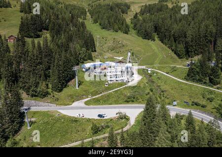 Grossglockner, Österreich - 8. Aug 2020: Luftaufnahme der Skiliftstation in Helligenblutt im Sommer Stockfoto