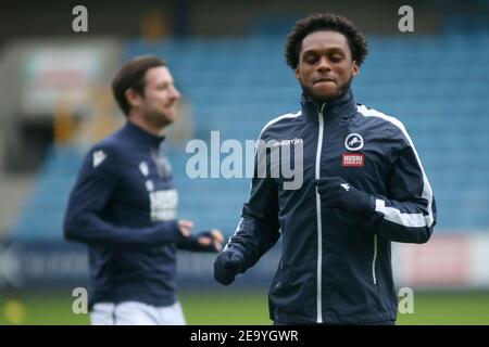 LONDON, ENGLAND. FEB 6th: Mahlon Romeo von Millwall Gesten während der Sky Bet Championship Spiel zwischen Millwall und Sheffield Mittwoch in The Den, London am Samstag 6th Februar 2021. (Quelle: Federico Maranesi) Quelle: MI News & Sport /Alamy Live News Stockfoto