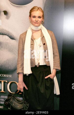 Die in Deutschland geborene Schauspielerin Diane Kruger nimmt am 6. Januar 2005 an der französischen Premiere von Martin Scorseses neuestem Film "The Aviator" mit Leonardo DiCaprio im UGC Normandie auf den Champs-Elysees in Paris Teil. Foto von Klein-Nebinger/ABACA. Stockfoto