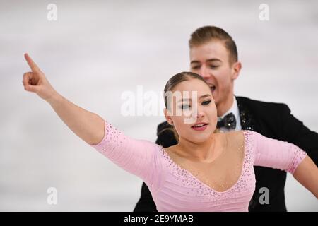 Natalie TASCHLEROVA & Filip TASCHLER aus Tschechien treten am 06. Februar 2021 in Egna/Neumarkt, Italien, beim Senior Ice Dance Rhythm Dance an der ISU Egna Dance Trophy 2021 in der Wurth Arena an. Quelle: Raniero Corbelletti/AFLO/Alamy Live News Stockfoto