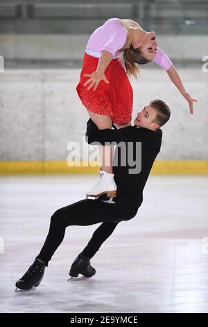 Natalie TASCHLEROVA & Filip TASCHLER aus Tschechien treten am 06. Februar 2021 in Egna/Neumarkt, Italien, beim Senior Ice Dance Rhythm Dance an der ISU Egna Dance Trophy 2021 in der Wurth Arena an. Quelle: Raniero Corbelletti/AFLO/Alamy Live News Stockfoto