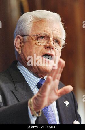 Sen. Edward Kennedy (D-Mass.) spricht am 12. Januar 2005 in Washington DC, USA, zu einem Mittagessen im National Press Club über "A Democratic Blueprint for America's Future". Foto von Olivier Douliery/ABACA. Stockfoto