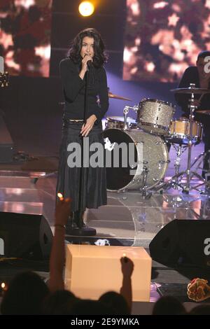 Die französische Sängerin Jenifer Bartoli tritt bei der Feier des 20. Geburtstages des Zenith for France 2 auf, die Daniela Lumbroso am 14. Januar 2005 überreicht hat. Foto von Jean-Jacques Datchary/ABACA Stockfoto