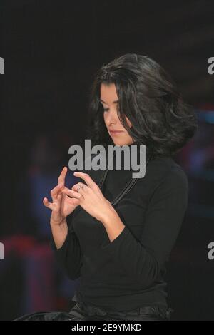Die französische Sängerin Jenifer Bartoli tritt bei der Feier des 20. Geburtstages des Zenith for France 2 auf, die Daniela Lumbroso am 14. Januar 2005 überreicht hat. Foto von Jean-Jacques Datchary/ABACA Stockfoto