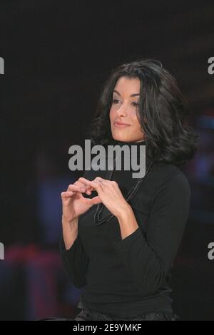 Die französische Sängerin Jenifer Bartoli tritt bei der Feier des 20. Geburtstages des Zenith for France 2 auf, die Daniela Lumbroso am 14. Januar 2005 überreicht hat. Foto von Jean-Jacques Datchary/ABACA Stockfoto