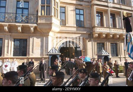 Die Beerdigung der Großherzogin Charlotte von Luxemburg am 15. Januar 2005 in Luxemburg. Die Großherzogin starb am 10. Januar 2005 im Alter von 77 Jahren an Lungenkrebs. Foto von Klein-Nebinger/ABACA. Stockfoto