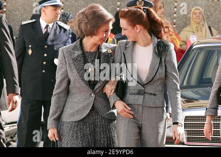 Prinzessin Lalla Salma von Marokko und Königin Sofia von Spanien besuchen am 19. Januar 2005 am letzten Tag eines dreitägigen Staatsbesuchs von König Juan Carlos und Königin Sofia von Spanien ein Rehabilitationszentrum für junge Menschen in Tanger-Marokko. Foto von Abd Rabbo-Nebinger/ABACA. Stockfoto
