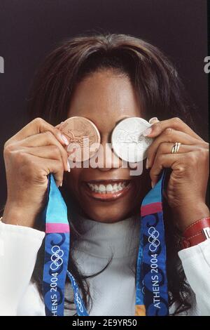 Französische Fechterin Laura Flessel-Colovic mit 5 olympischen Medaillen, 2 Goldmedaillen in Atlanta, 1996, 1 Bronzemedaille in Sydney, 2000, 1 Silbermedaille und 1 Bronzemedaille in Athen, 2004. Foto von Stephane Kempinaire/Cameleon/ABACA Stockfoto