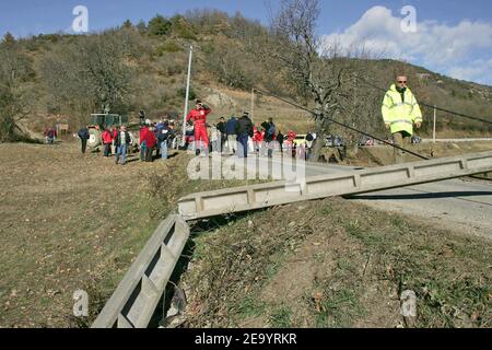 Unfallort des belgischen Fahrers Francois Duval, Citroën Xsara WRC während der Rallye Monte Carlo, MC am 22. Januar 2005. Foto von Jean-Marc Pastor/Cameleon/ABACA. Stockfoto