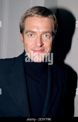 Der französische TV-Moderator Alexandre Delperier nimmt am 24. Januar 2005 am Haute-Couture Ball Teil, den der libanesische Modedesigner Elie Saab im La Maison Baccarat in Paris organisiert hat. Foto von Benoit Pinguet/ABACA. Stockfoto