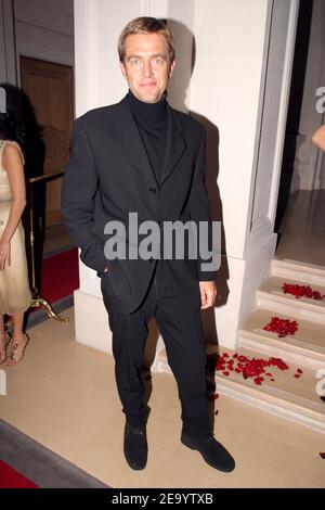 Der französische TV-Moderator Alexandre Delperier nimmt am 24. Januar 2005 am Haute-Couture Ball Teil, den der libanesische Modedesigner Elie Saab im La Maison Baccarat in Paris organisiert hat. Foto von Benoit Pinguet/ABACA. Stockfoto