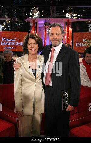 Beatrice Leeb und Michel Leeb posieren nach der Aufnahme von Michel Druckers Talkshow Vivement Dimanche special Michel Leeb am 26. Januar 2005. Foto von Jean-Jacques Datchary/ABACA Stockfoto