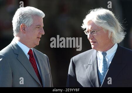 Verteidiger Thomas Mesereau Jr. (R) und Robert Oxman nehmen am ersten Tag der Jury-Auswahl im Michael Jackson-Prozess Teil. Gerichtsgebäude Von Santa Maria. Santa Maria, Kalifornien. Januar 31, 2005. Foto von Lionel Hahn/ABACA Stockfoto