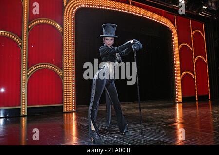 EXKLUSIV. Die deutsche Tänzerin Sabine Hettlich, Hauptmann der Chormädchen in der Musikhalle Lido, während der Proben in Paris, Frankreich, am 21. Januar 2005. Foto von Laurent Zabulon/ABACA. Stockfoto