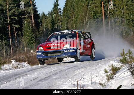 Der französische Fahrer Sebastien Loeb, Citroen Xsara WRC während der schwedischen Rallye am 11. Februar 2005 in Schweden. Foto von Jean-Marc Pastor/Cameleon/ABACA. Stockfoto