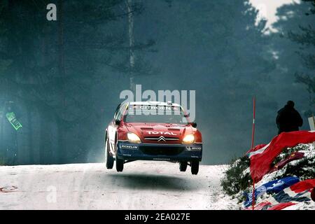 Der französische Fahrer Sebastien Loeb, Citroen Xsara WRC während der schwedischen Rallye am 11. Februar 2005 in Schweden. Foto von Jean-Marc Pastor/Cameleon/ABACA. Stockfoto