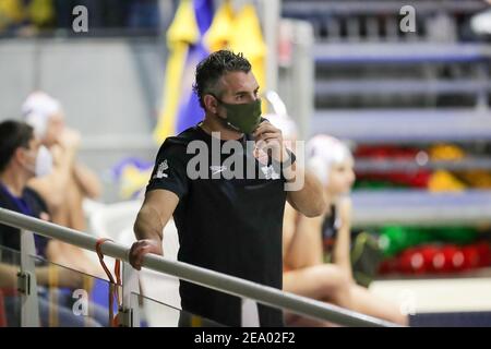 Cheftrainer M. Capanna (SIS Roma) beim Spiel SIS Roma gegen BVSC Budapest, Wasserball EuroLeague Frauen in Roma, Italien. , . Februar 06 2021 (Foto: IPA/Sipa USA) Quelle: SIPA USA/Alamy Live News Stockfoto